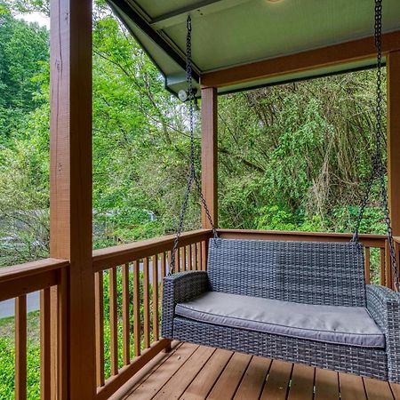 Вилла Great Location - Hot Tub - Dog Friendly Севьервилл Экстерьер фото