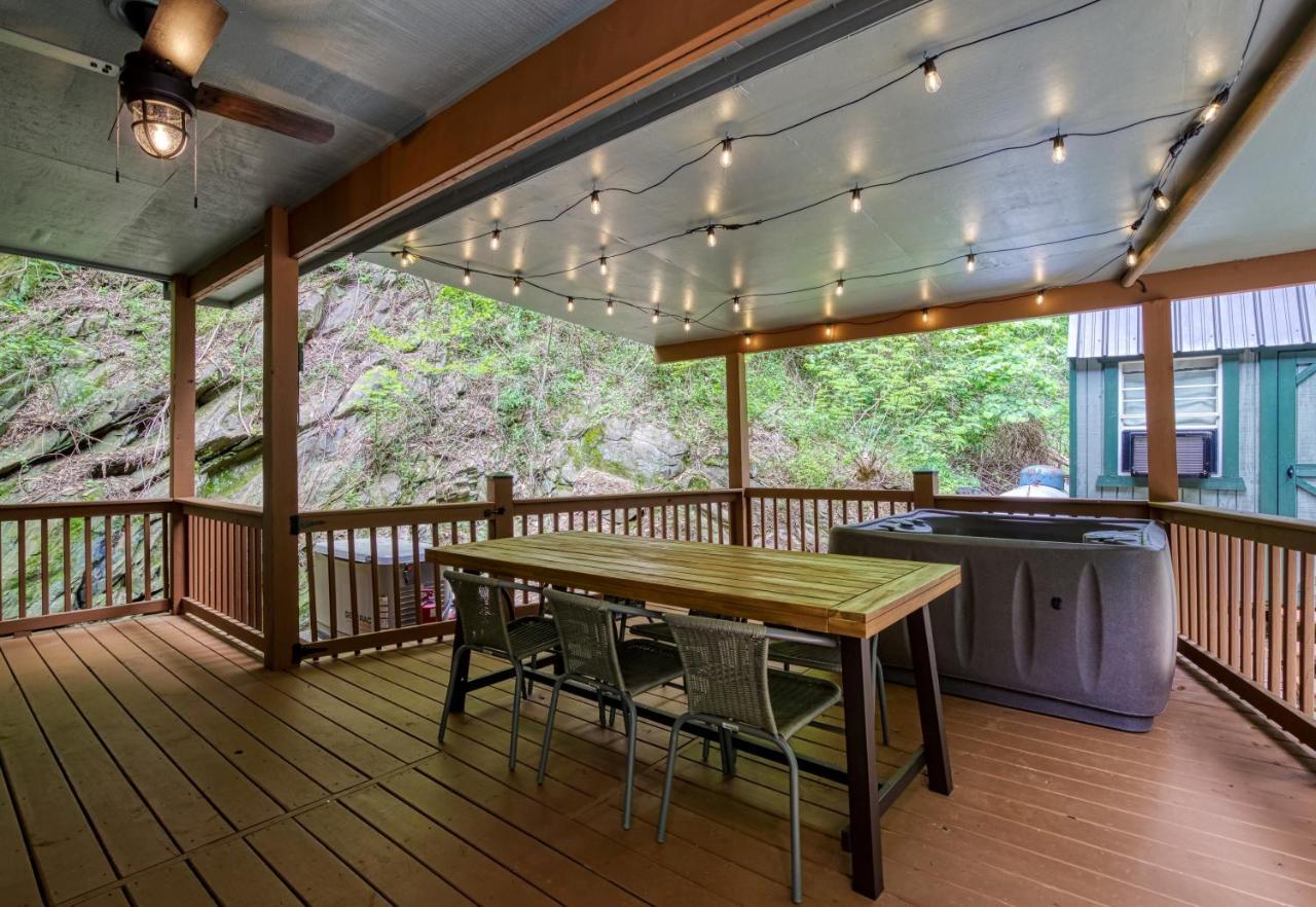 Вилла Great Location - Hot Tub - Dog Friendly Севьервилл Экстерьер фото