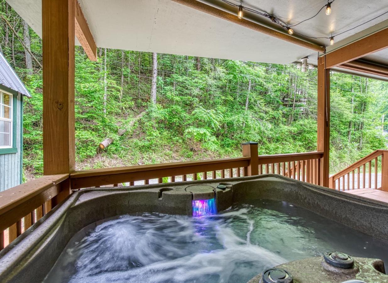 Вилла Great Location - Hot Tub - Dog Friendly Севьервилл Экстерьер фото