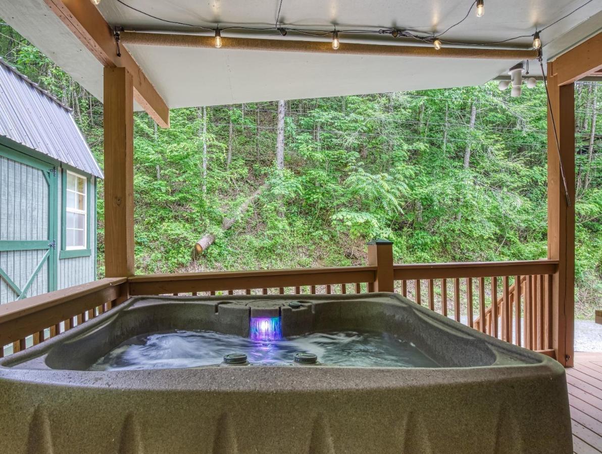 Вилла Great Location - Hot Tub - Dog Friendly Севьервилл Экстерьер фото